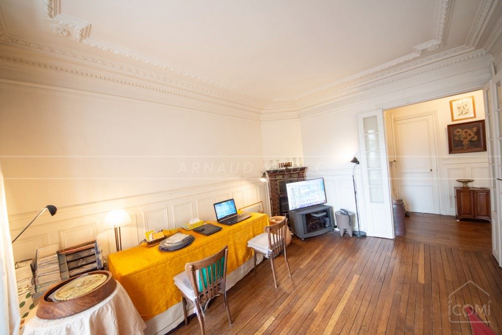 APPARTEMENT HAUSSMANNIEN T3 DE 87M² - PIECE DE VIE DOUBLE - ASCENSEUR - ECOLE MILITAIRE CAMBRONNE SEGUR - RARE - POSSIBILITE PROFESSION LIBERALE photo 4